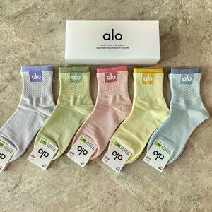 A16- ALO Yoga Women's Breathable Mesh Athletic Half-Crew Socks 5-Pair Box Set